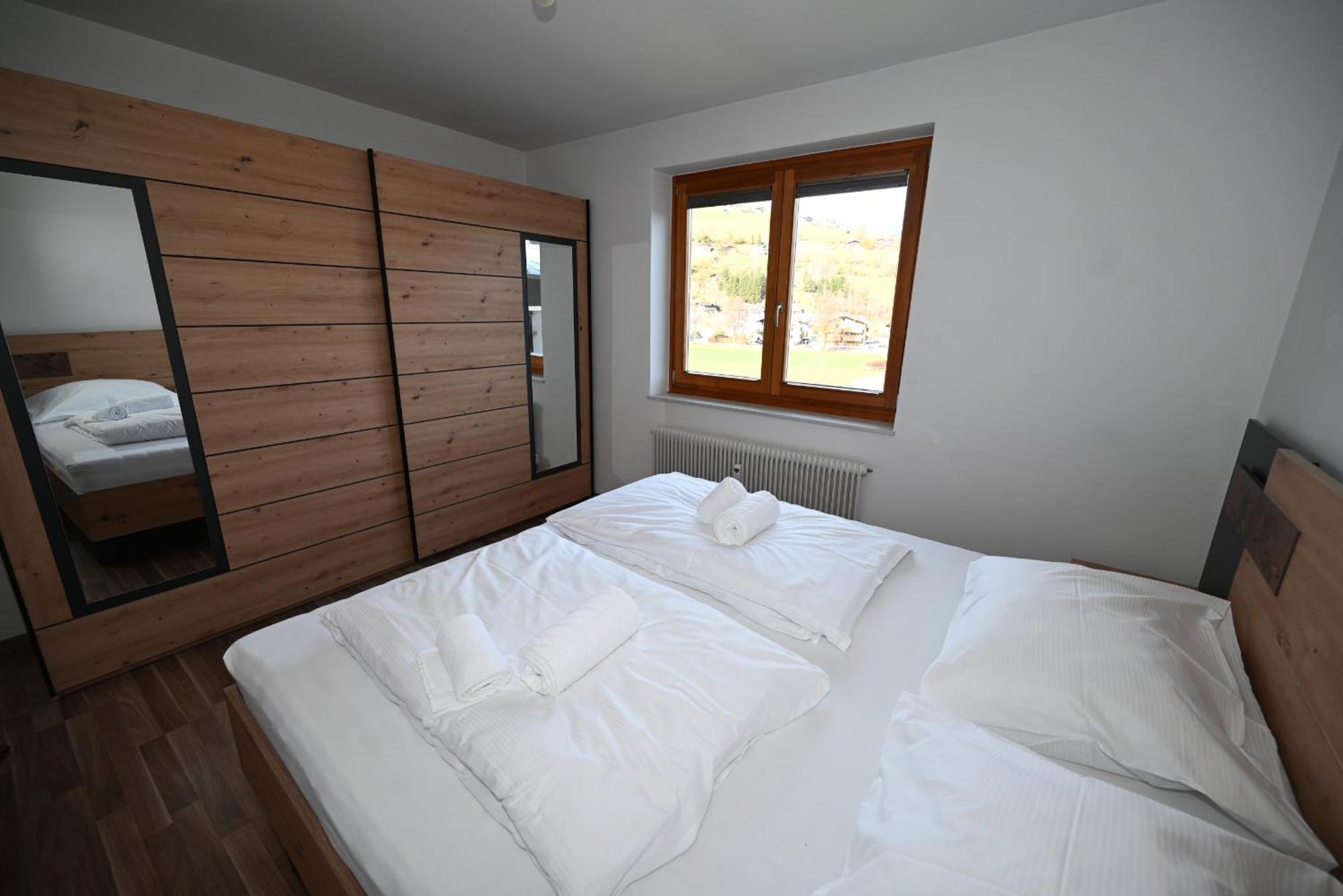 Apartement Karen Top 35 - By Four Seasons Apartments カプルーン エクステリア 写真